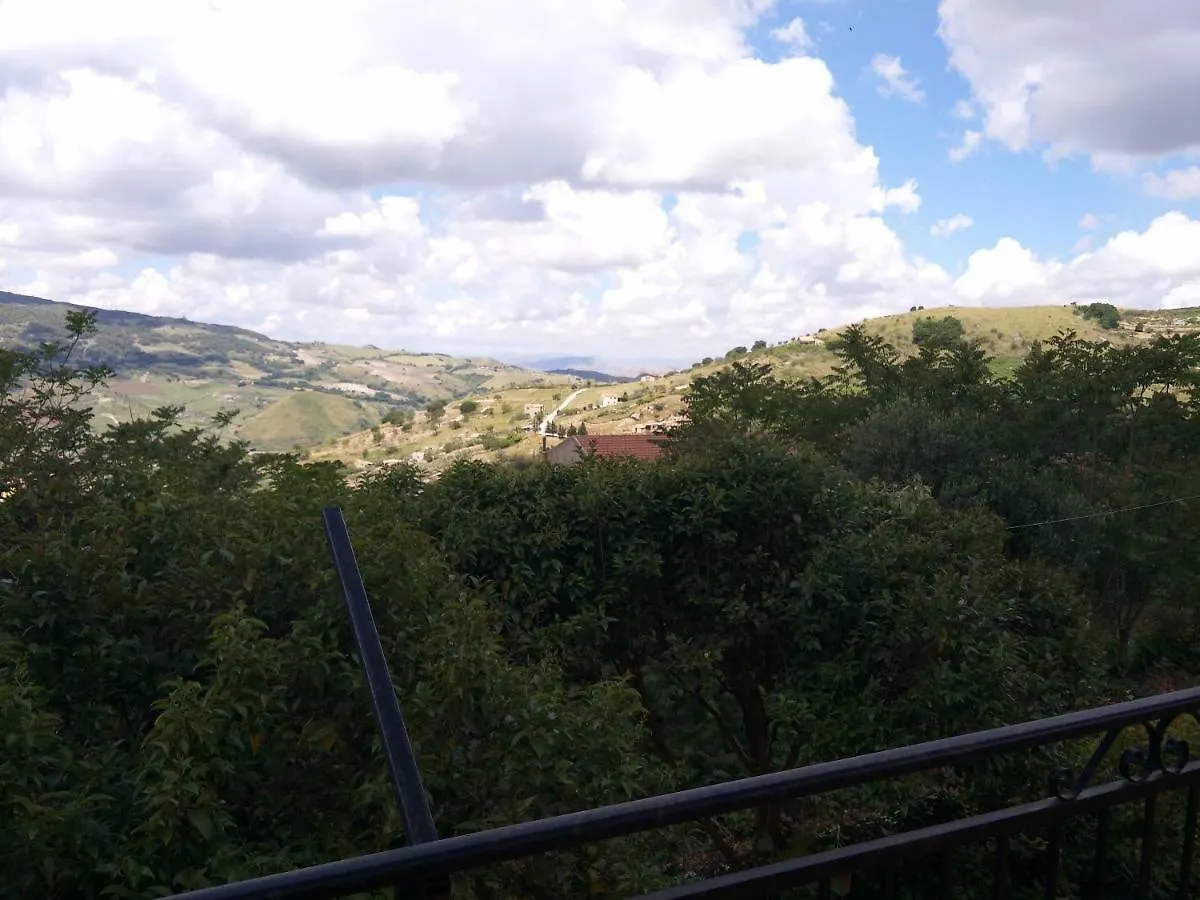 B&B Benjamas Bisacquino