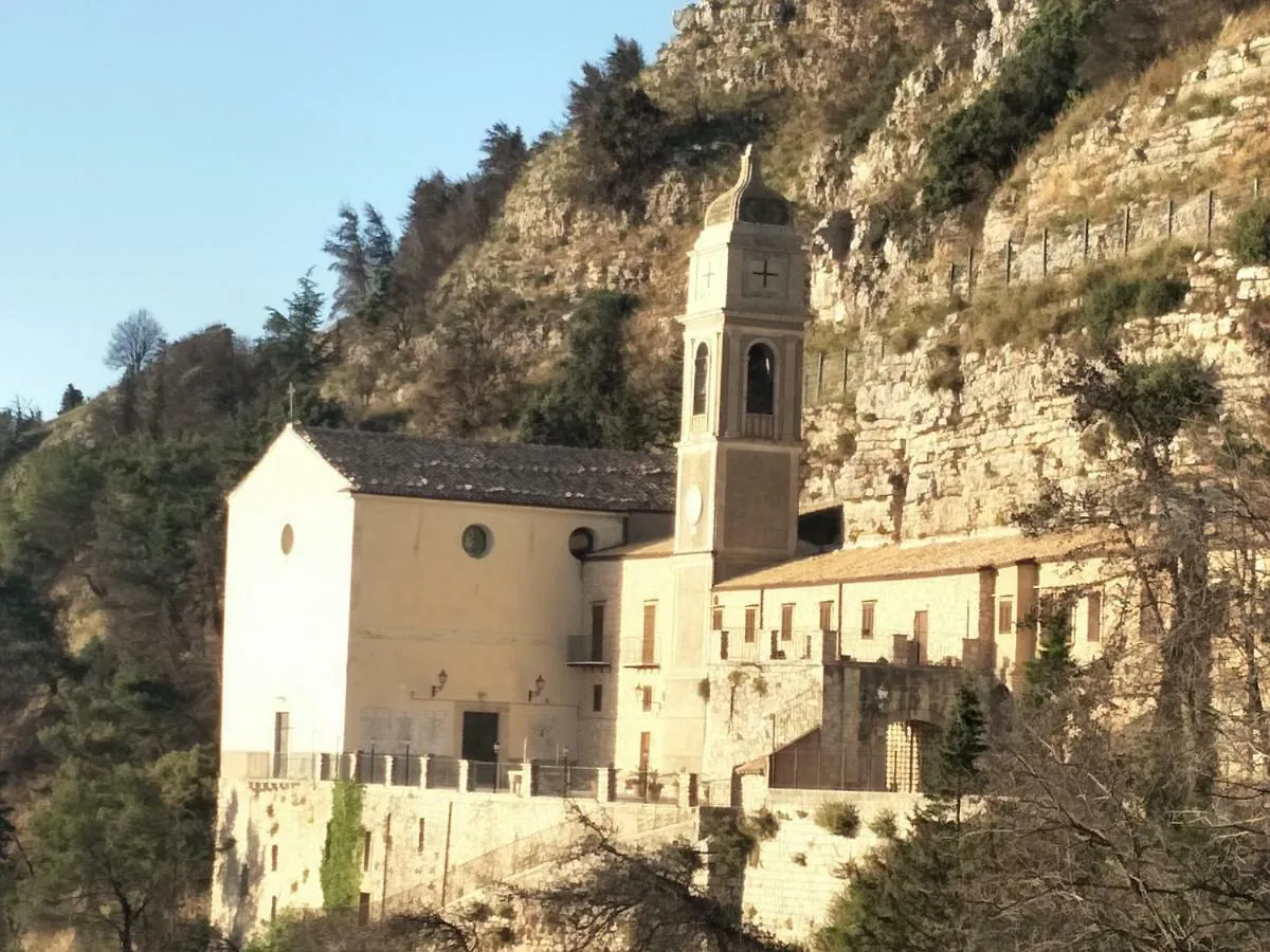 B&B Benjamas Bisacquino 0*,