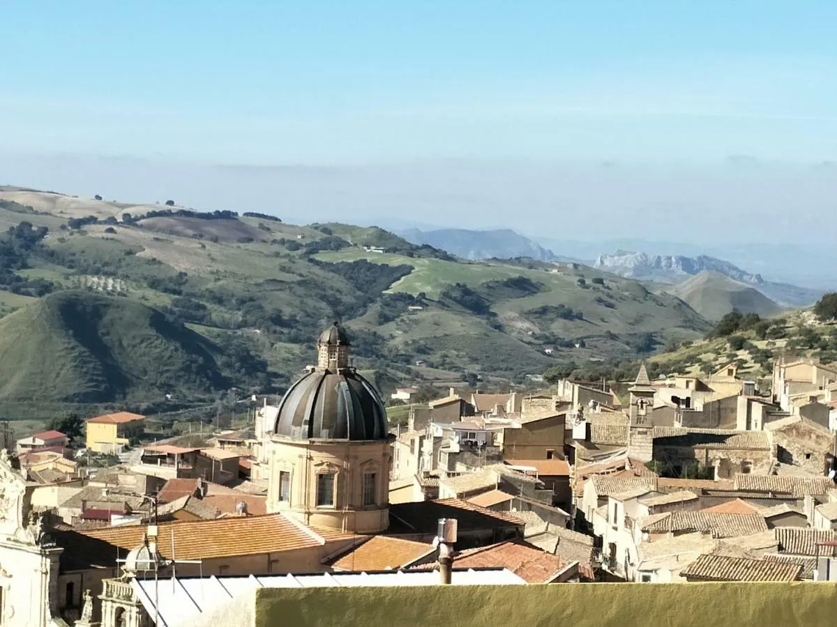 B&B Benjamas Bisacquino